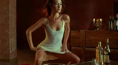 漂亮的妇女精油按摩店