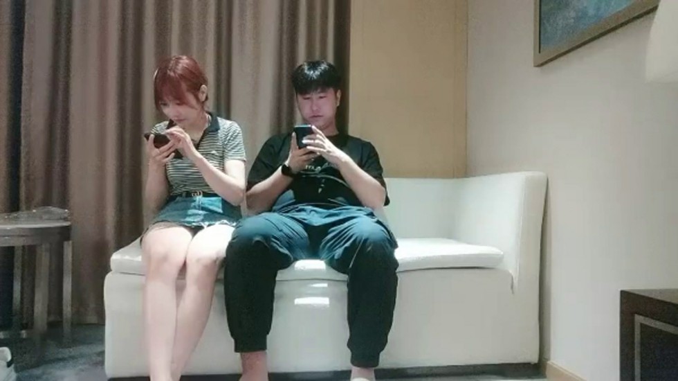 岳坐摩托车我进去了后续