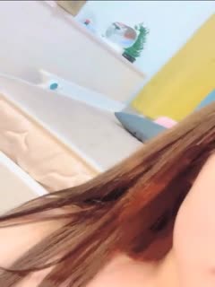 边摸边吃奶又黄激烈动漫